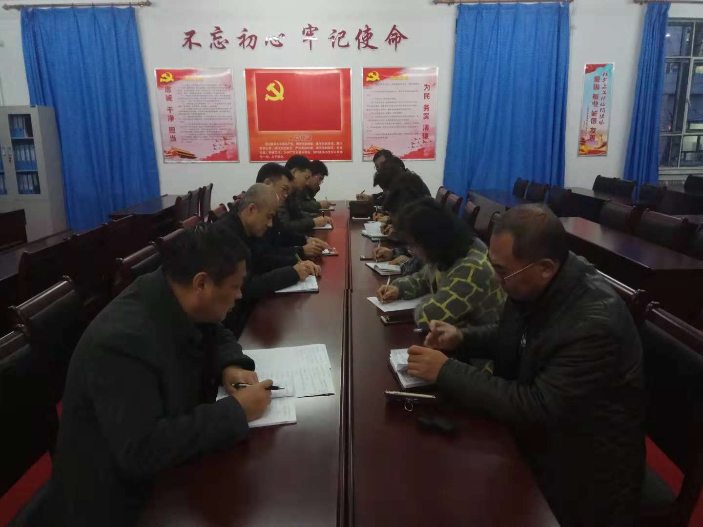 在全院黨員干部中集中開(kāi)展 “轉作風(fēng)、提素質(zhì)、敢擔當” 專(zhuān)項活動(dòng)的實(shí)施方案