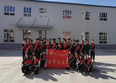 清理校園垃圾  共建文明校園  —志愿者服務(wù)活動(dòng)